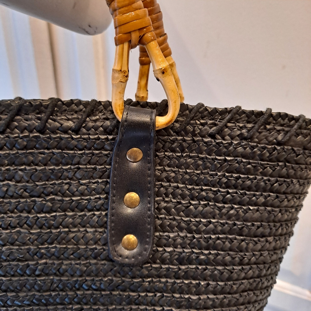 Elegant Black Woven Straw Tote with Twisted Bamboo Handles & Leather Accents - Picture 4 of 12